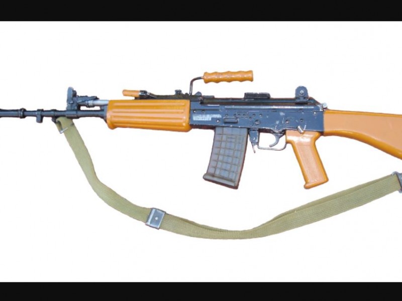 सेनाद्धारा सशस्त्र प्रहरीलाई इन्सास राइफल हस्तान्तरण